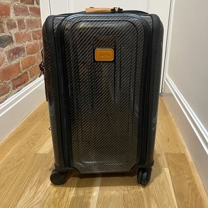 Tumi international expandable 4 wheel carry-on